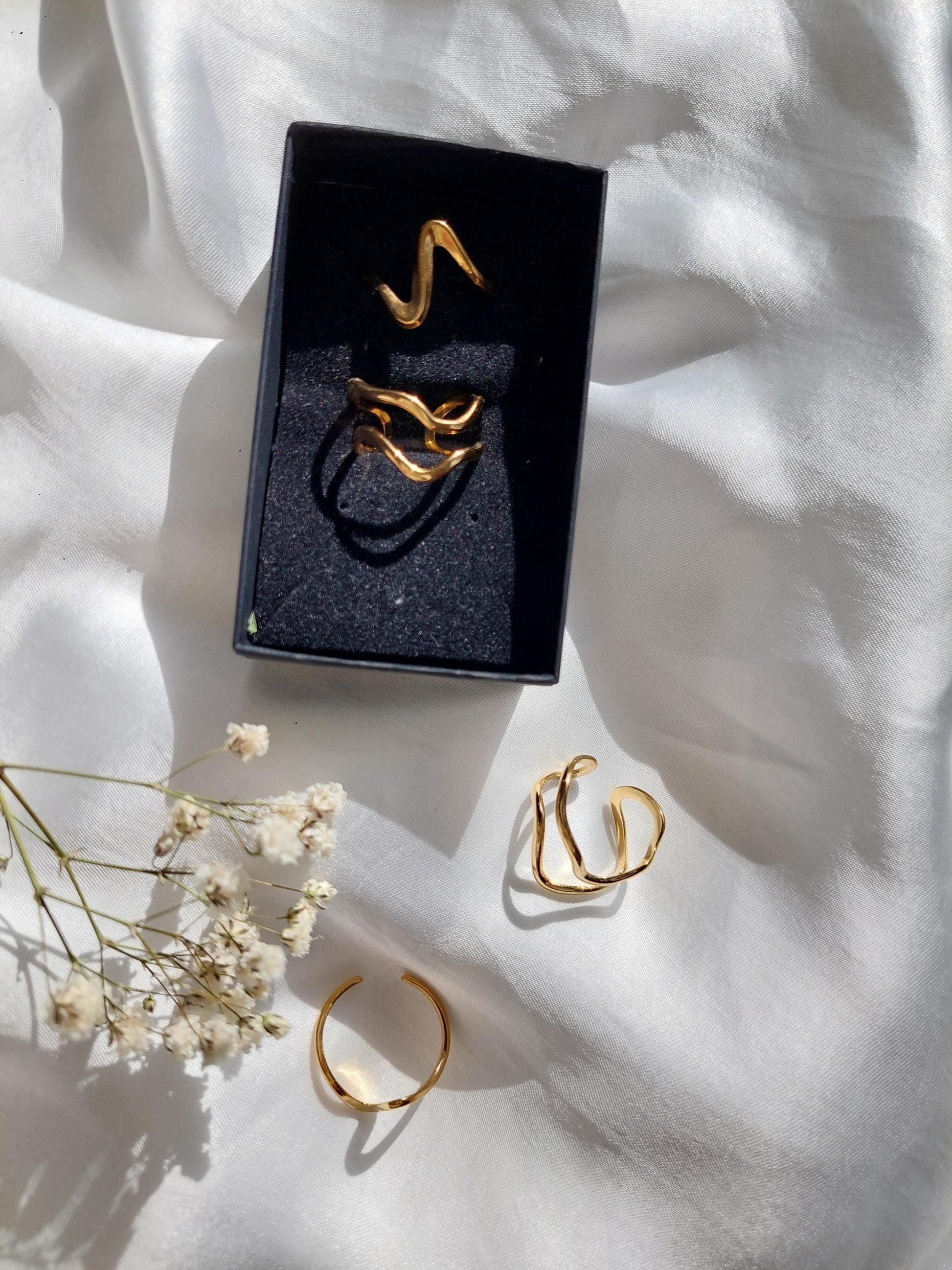 Goldene Wellenringe Set | Edelstahl Vergoldet | Minimalistische Ringe | Organische Form | Stapelringe | Boho Schmuck | Elegant | For Her