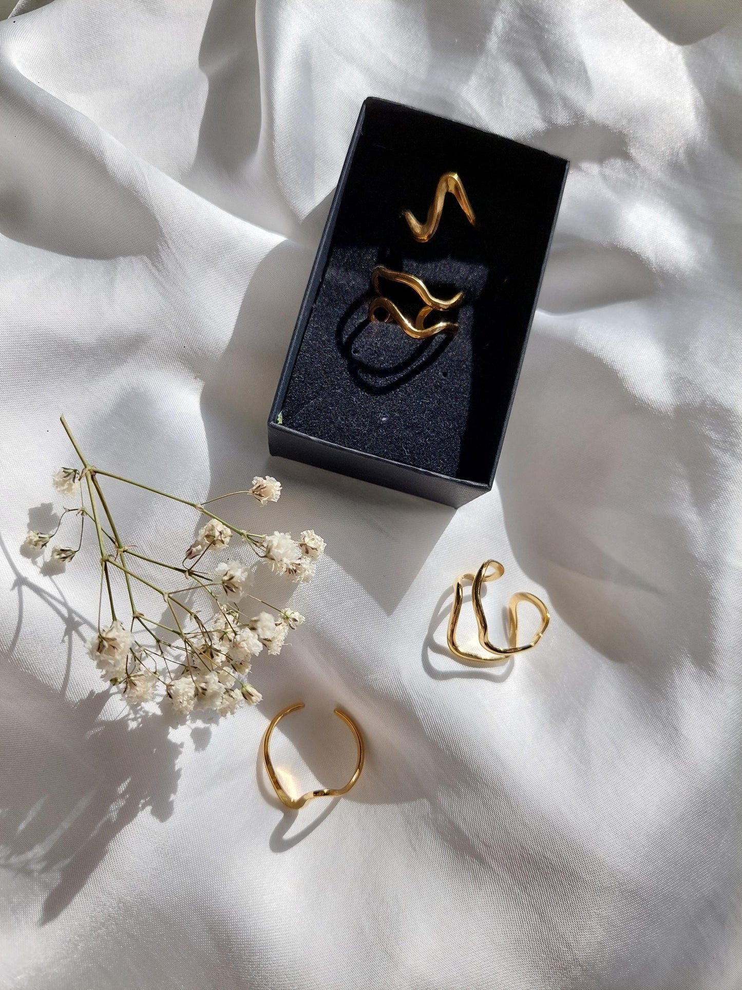 Goldene Wellenringe Set | Edelstahl Vergoldet | Minimalistische Ringe | Organische Form | Stapelringe | Boho Schmuck | Elegant | For Her