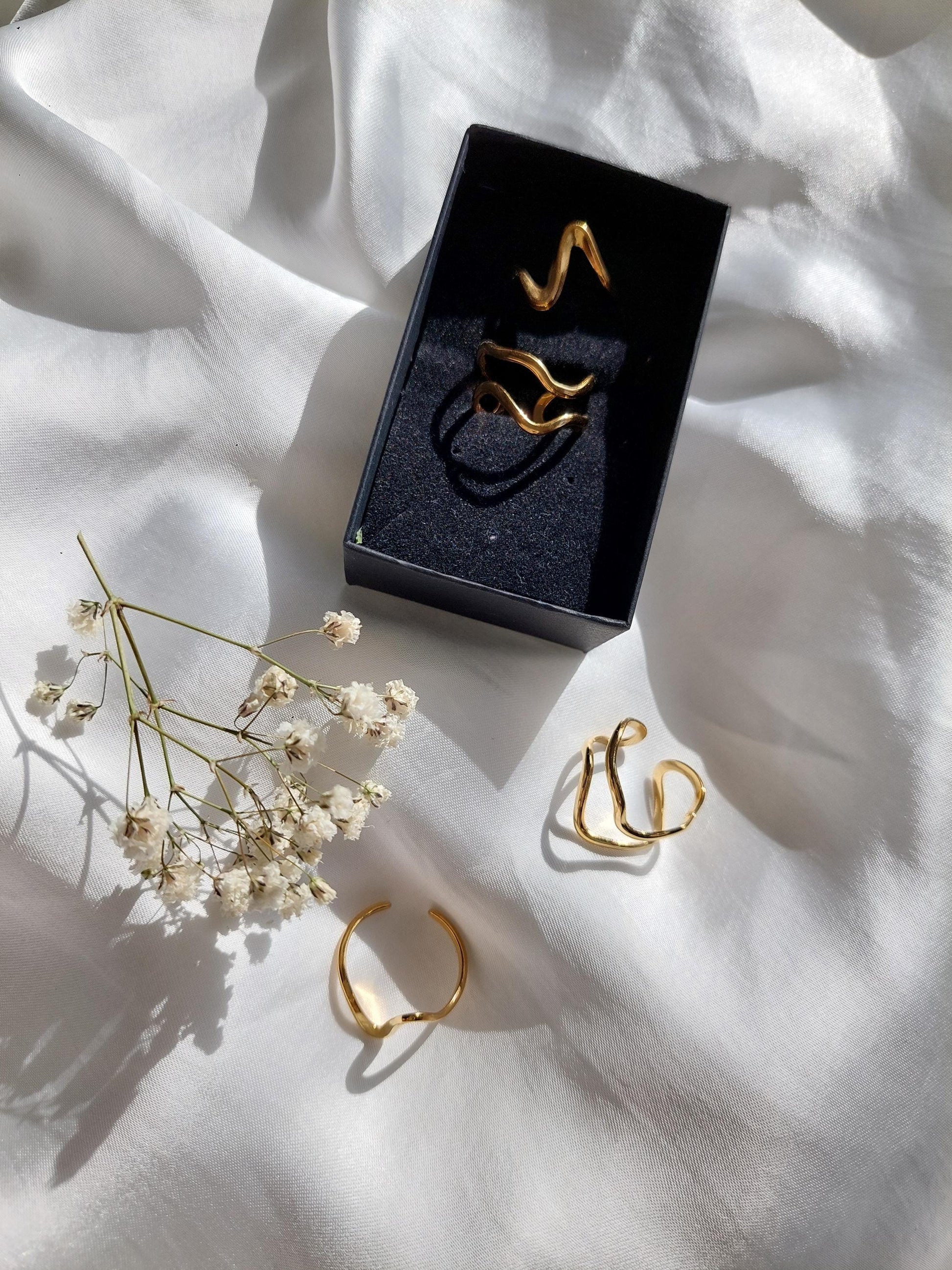 Goldene Wellenringe Set | Edelstahl Vergoldet | Minimalistische Ringe | Organische Form | Stapelringe | Boho Schmuck | Elegant | For Her