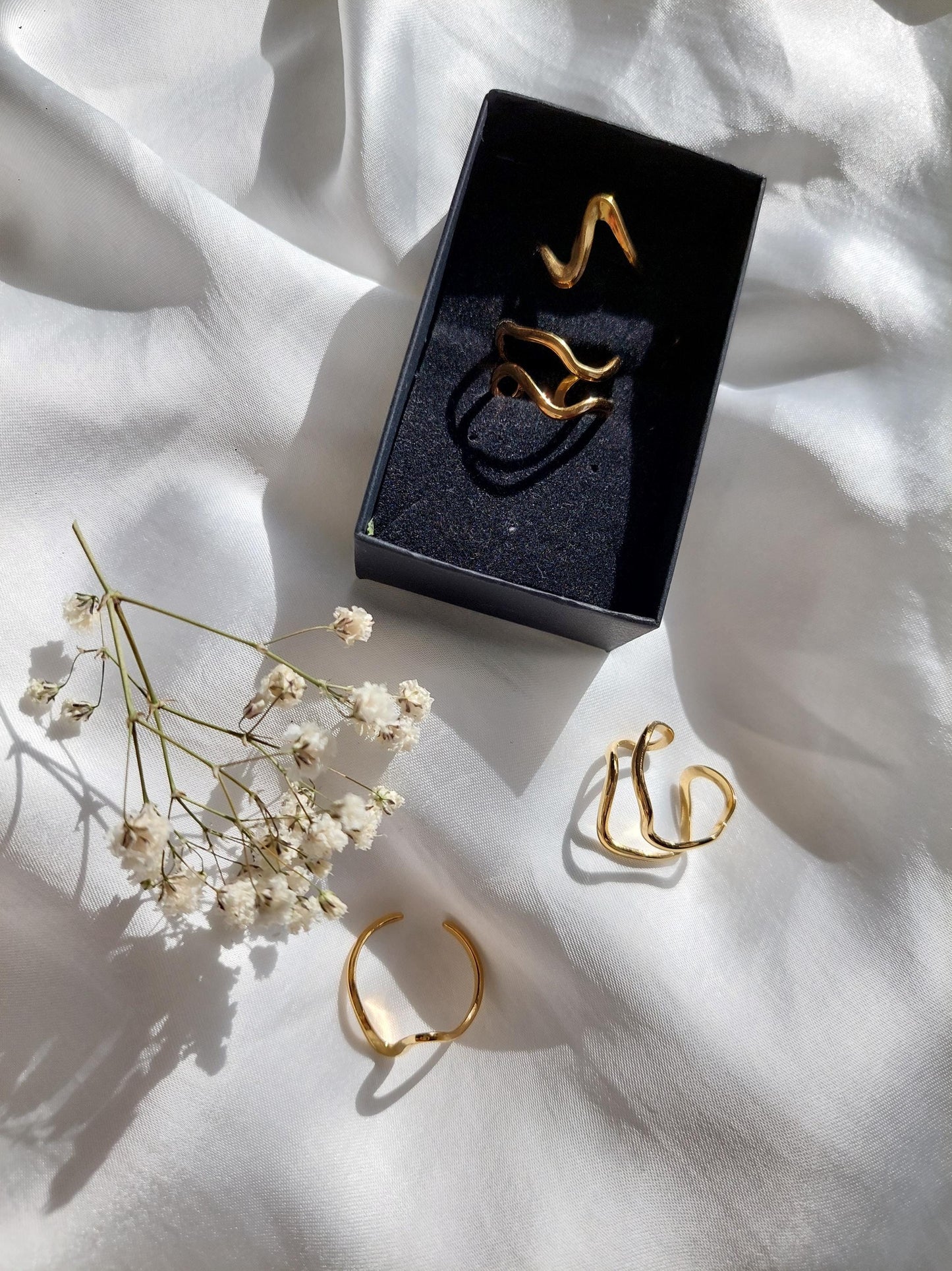 Goldene Wellenringe Set | Edelstahl Vergoldet | Minimalistische Ringe | Organische Form | Stapelringe | Boho Schmuck | Elegant | For Her