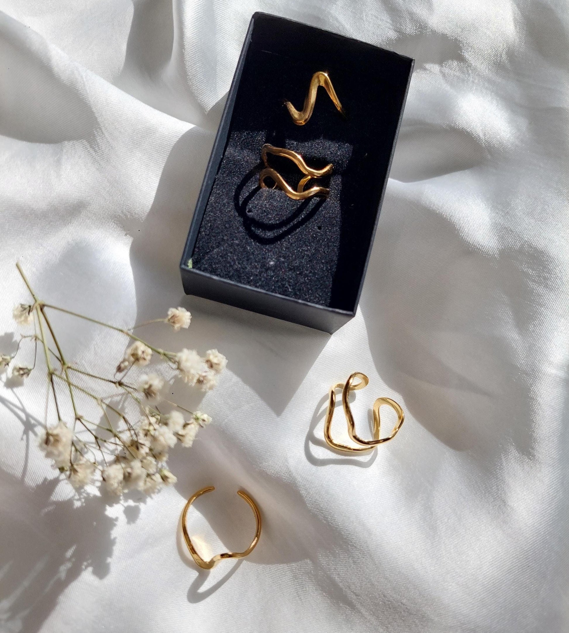 Goldene Wellenringe Set | Edelstahl Vergoldet | Minimalistische Ringe | Organische Form | Stapelringe | Boho Schmuck | Elegant | For Her