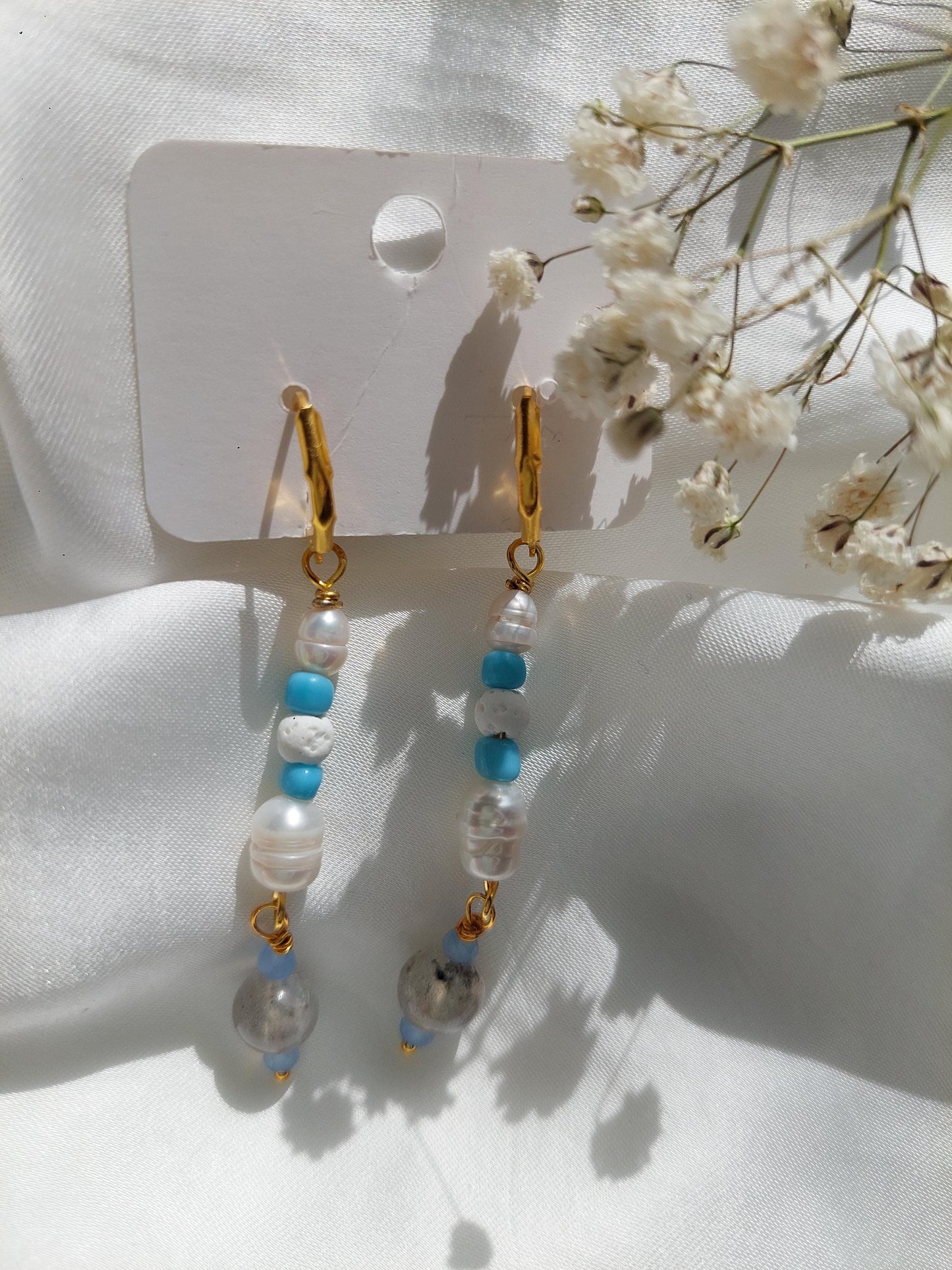 Handgemachte Mondstein & Perlen Ohrringe | Vergoldete Edelstahl Creolen | Turmalin Schmuck | Boho Perlenohrringe | Geschenk für Frauen