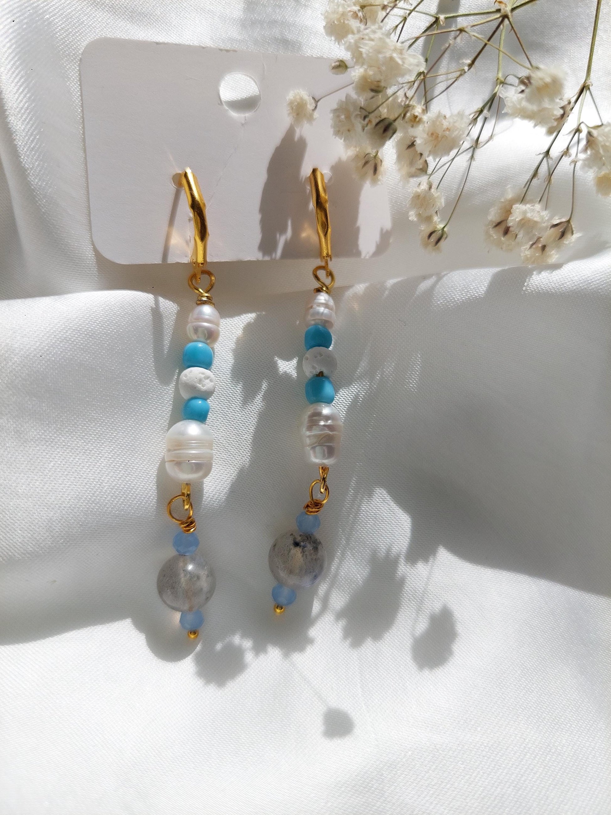 Handgemachte Mondstein & Perlen Ohrringe | Vergoldete Edelstahl Creolen | Turmalin Schmuck | Boho Perlenohrringe | Geschenk für Frauen