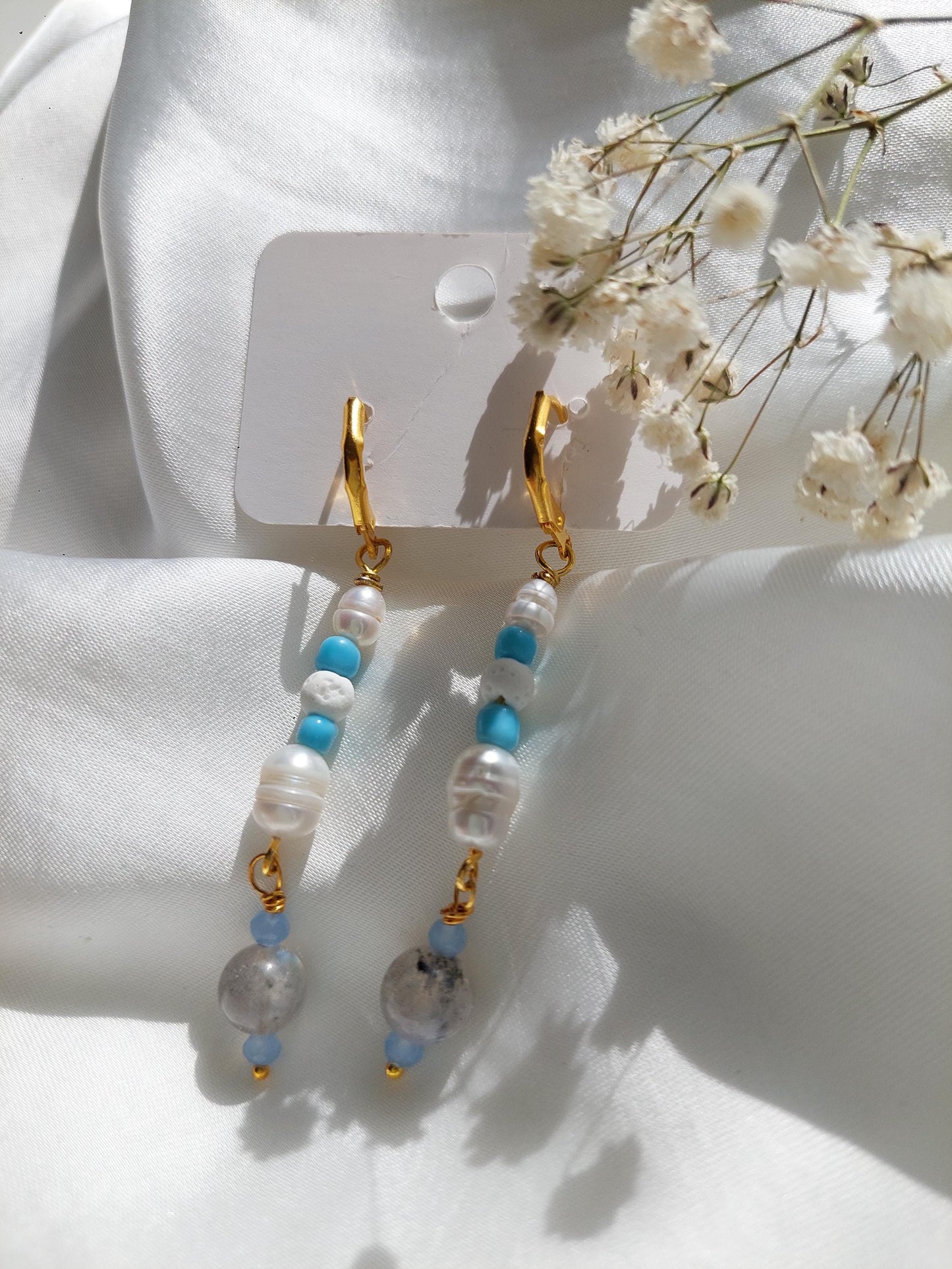 Handgemachte Mondstein & Perlen Ohrringe | Vergoldete Edelstahl Creolen | Turmalin Schmuck | Boho Perlenohrringe | Geschenk für Frauen