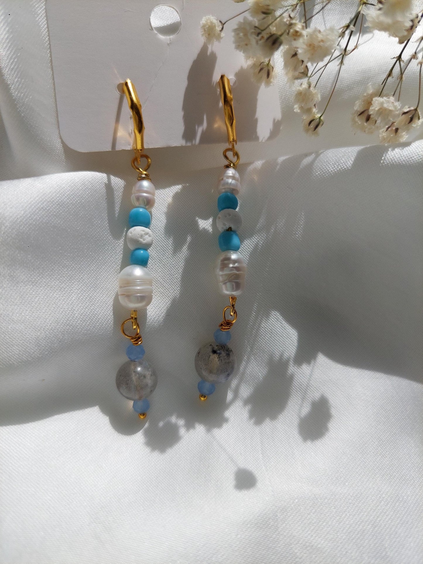 Handgemachte Mondstein & Perlen Ohrringe | Vergoldete Edelstahl Creolen | Turmalin Schmuck | Boho Perlenohrringe | Geschenk für Frauen
