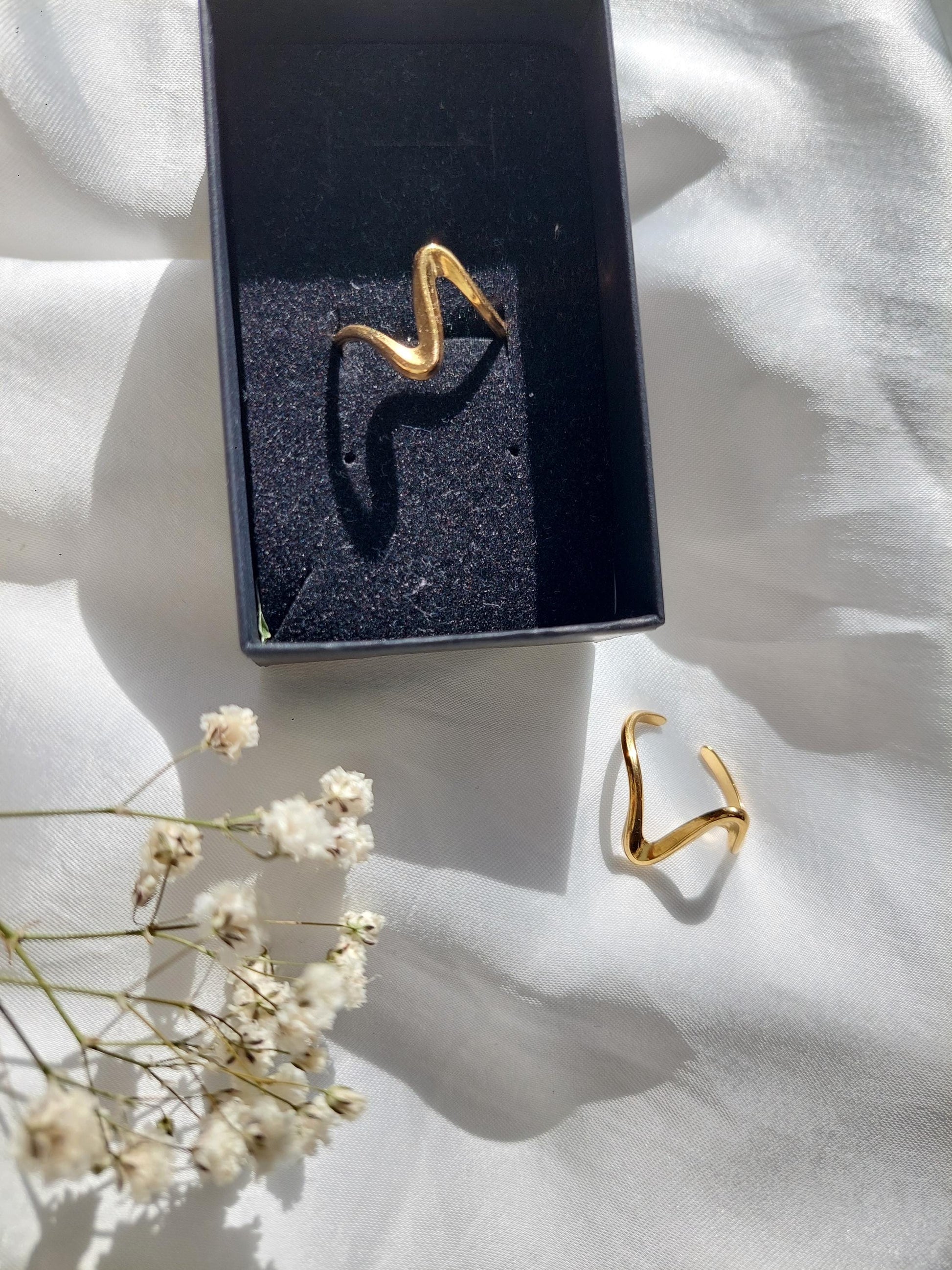 Goldene Wellenringe Set | Edelstahl Vergoldet | Minimalistische Ringe | Organische Form | Stapelringe | Boho Schmuck | Elegant | For Her
