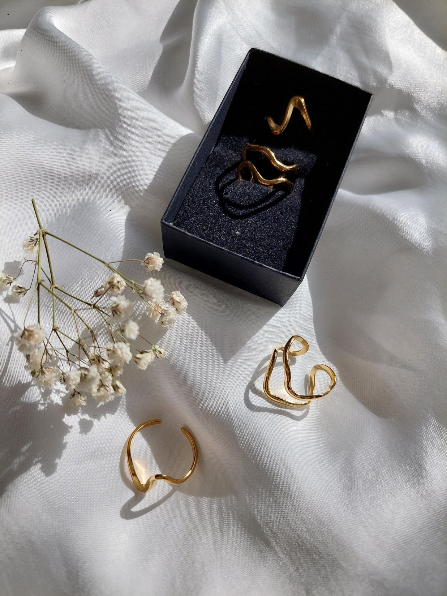 Goldene Wellenringe Set | Edelstahl Vergoldet | Minimalistische Ringe | Organische Form | Stapelringe | Boho Schmuck | Elegant | For Her