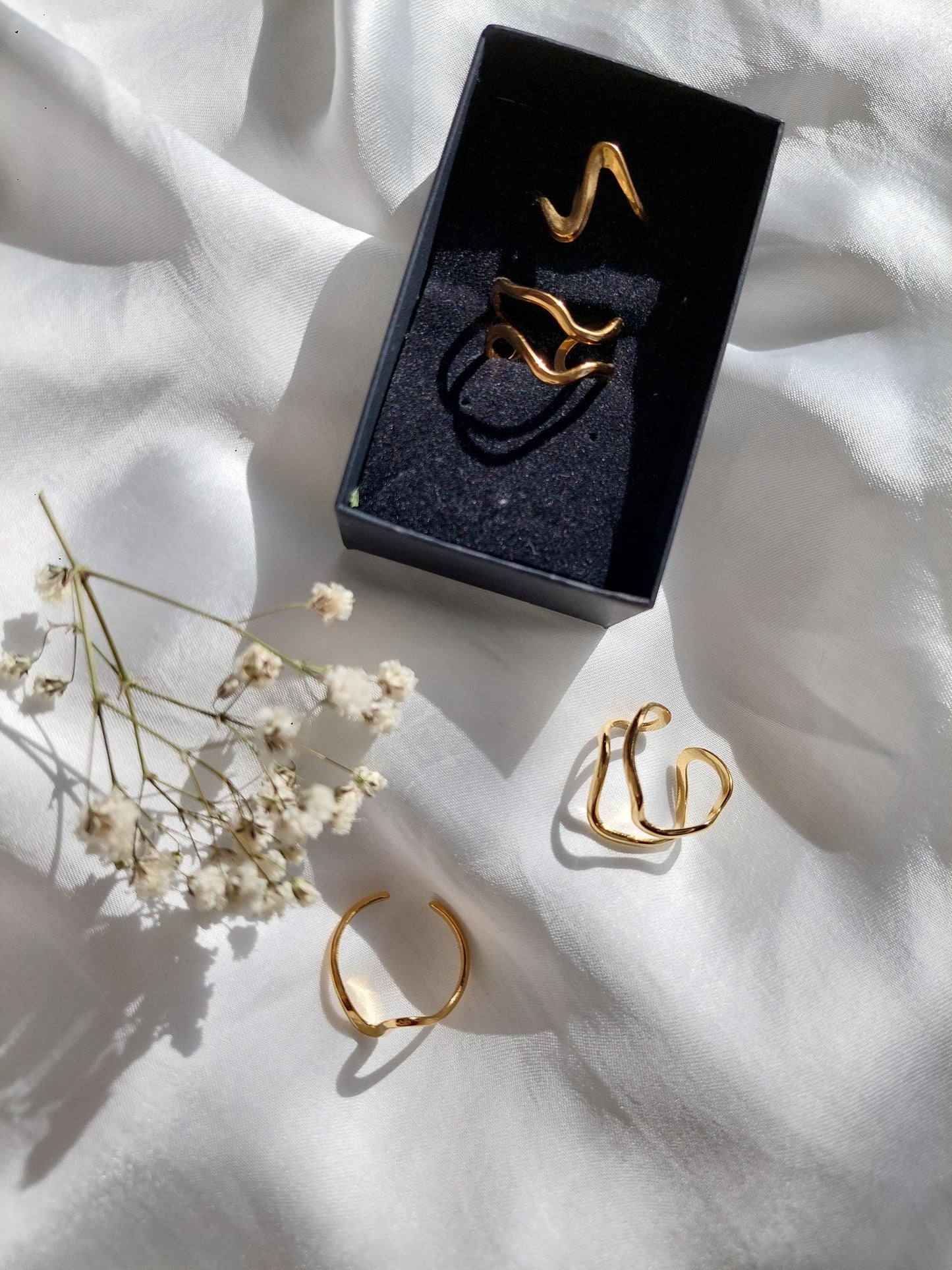 Goldene Wellenringe Set | Edelstahl Vergoldet | Minimalistische Ringe | Organische Form | Stapelringe | Boho Schmuck | Elegant | For Her