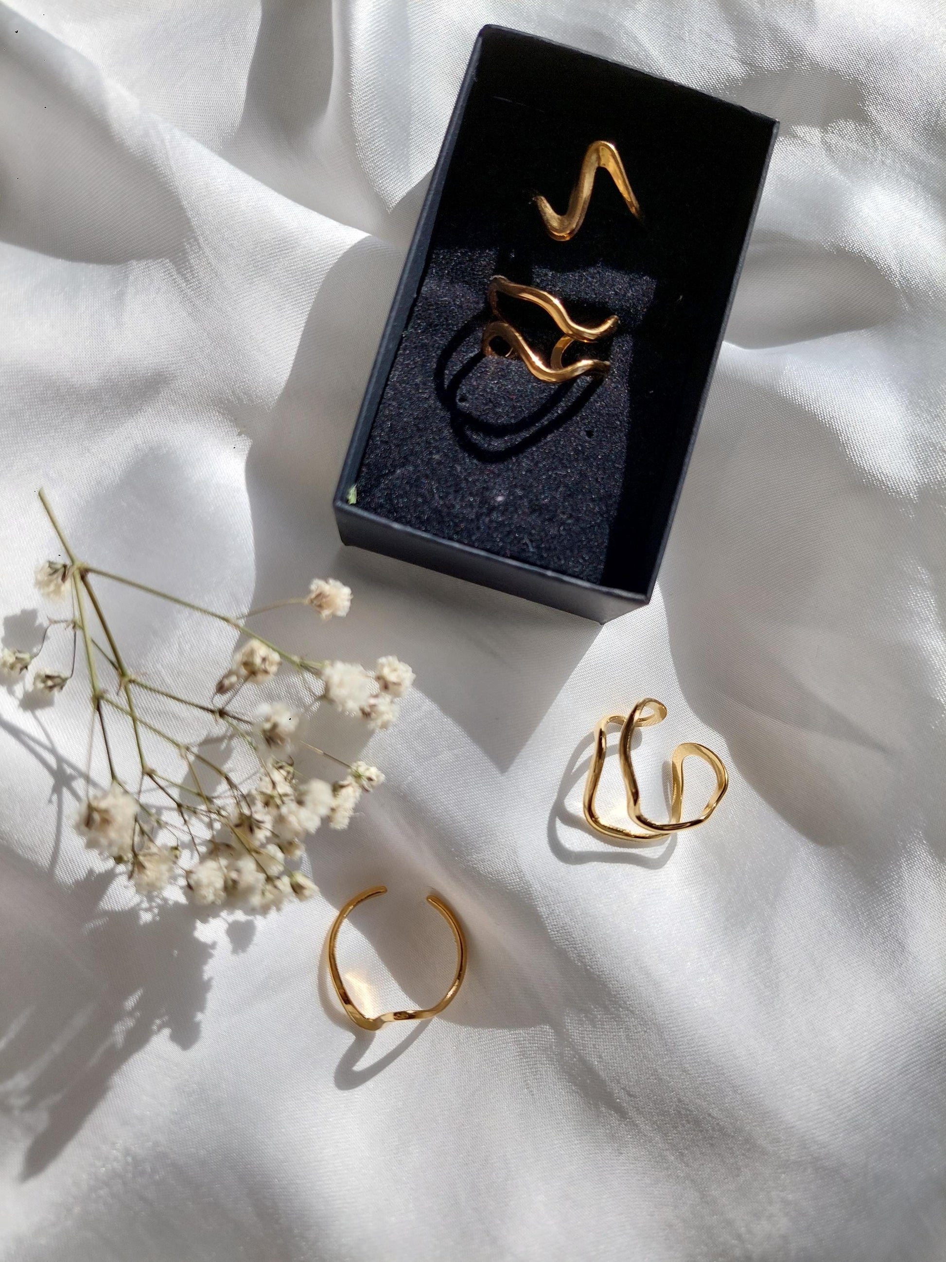 Goldene Wellenringe Set | Edelstahl Vergoldet | Minimalistische Ringe | Organische Form | Stapelringe | Boho Schmuck | Elegant | For Her