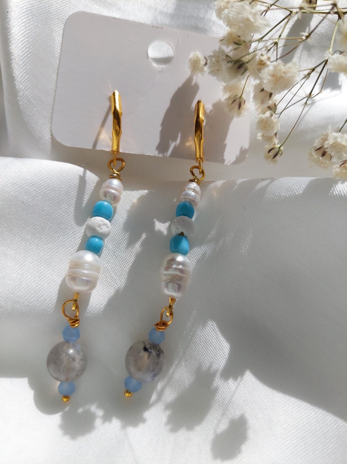 Handgemachte Mondstein & Perlen Ohrringe | Vergoldete Edelstahl Creolen | Turmalin Schmuck | Boho Perlenohrringe | Geschenk für Frauen