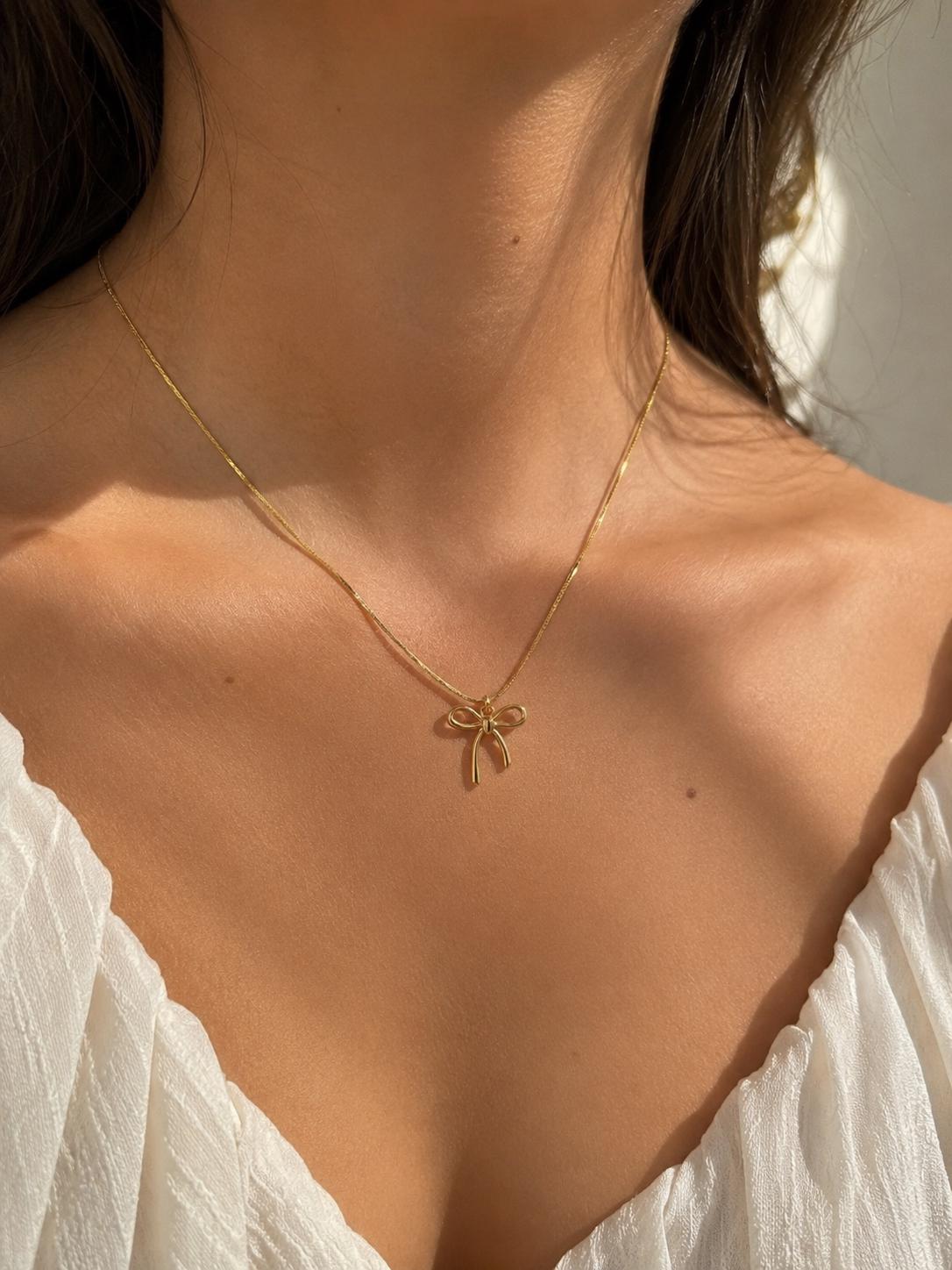 Goldene Schleifen Kette – Minimalistische Bow Necklace aus Edelstahl vergoldet – Coquette Schmuck – Feminine Halskette – Geschenk für Frauen