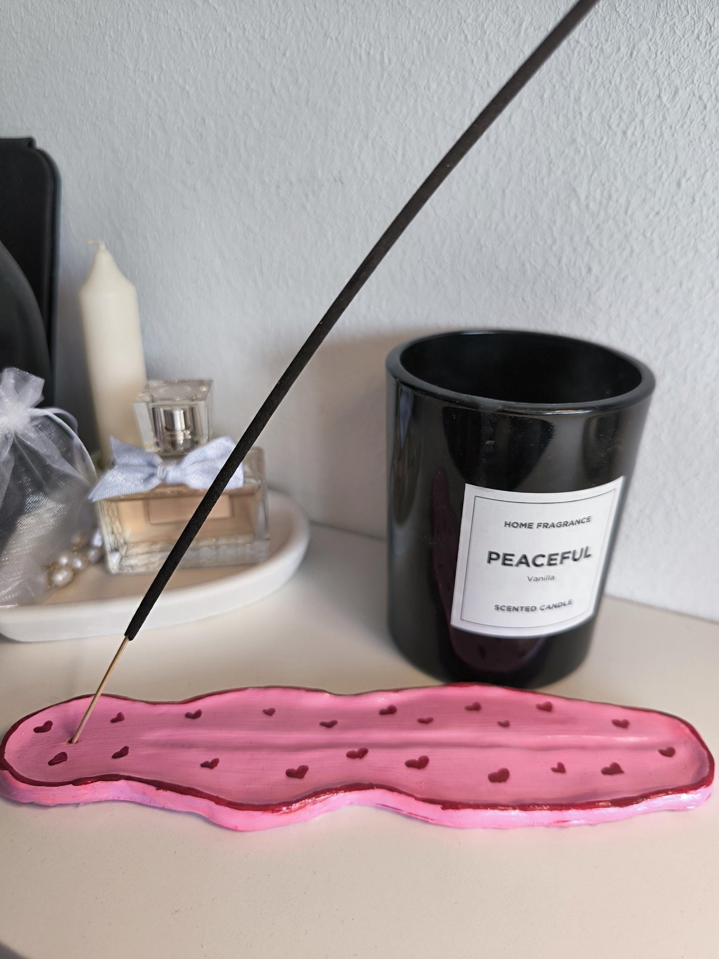 Handgemachter Räucherstäbchenhalter aus Ton – Pink mit Herzchen – Keramik Look – Unikat – Incense Holder – Boho Deko – Geschenk für Sie
