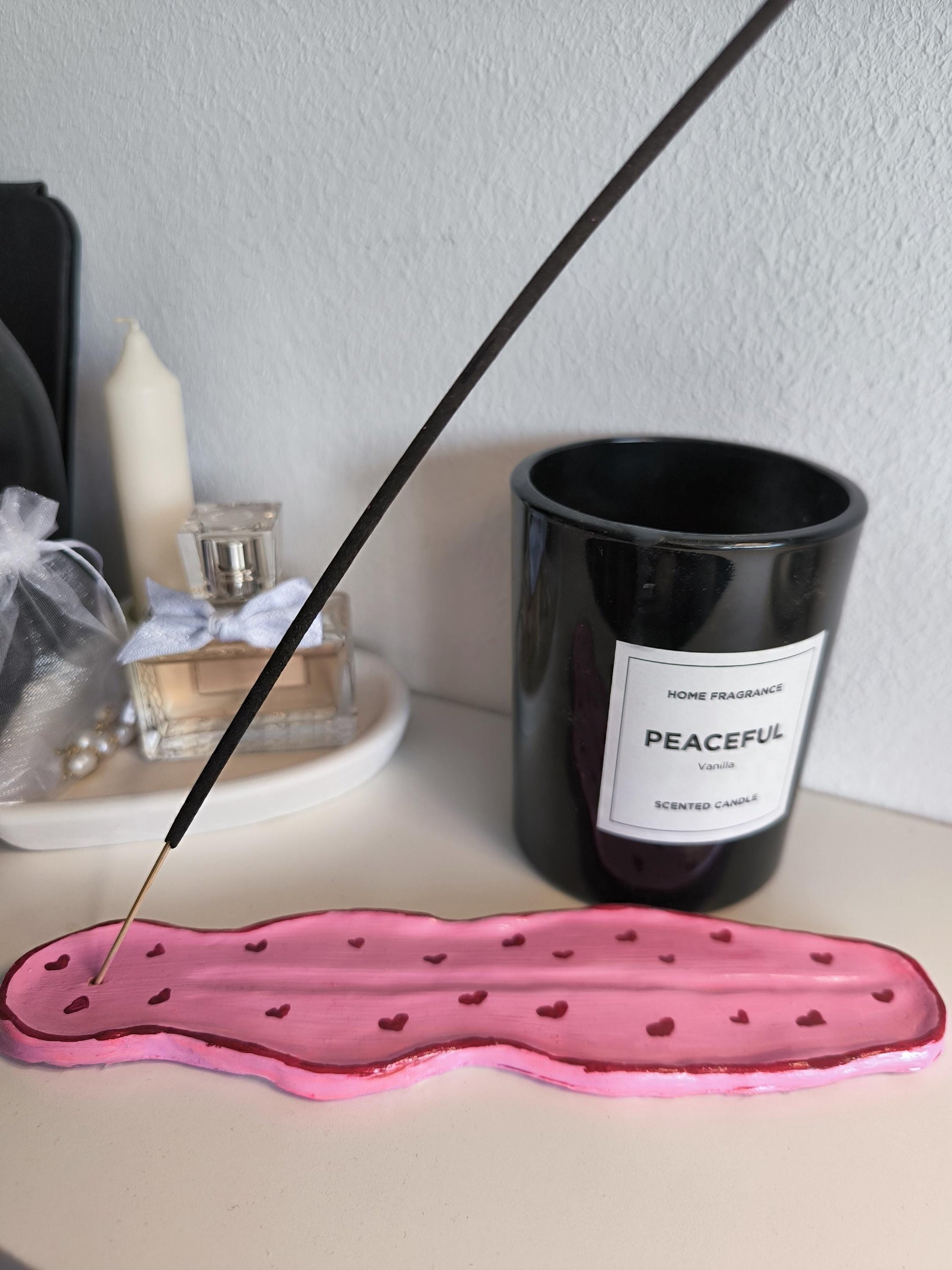 Handgemachter Räucherstäbchenhalter aus Ton – Pink mit Herzchen – Keramik Look – Unikat – Incense Holder – Boho Deko – Geschenk für Sie