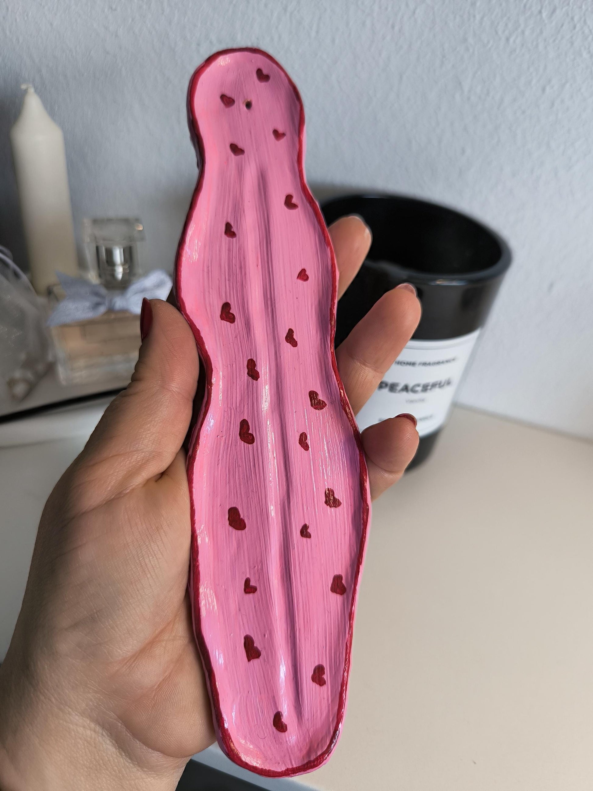 Handgemachter Räucherstäbchenhalter aus Ton – Pink mit Herzchen – Keramik Look – Unikat – Incense Holder – Boho Deko – Geschenk für Sie