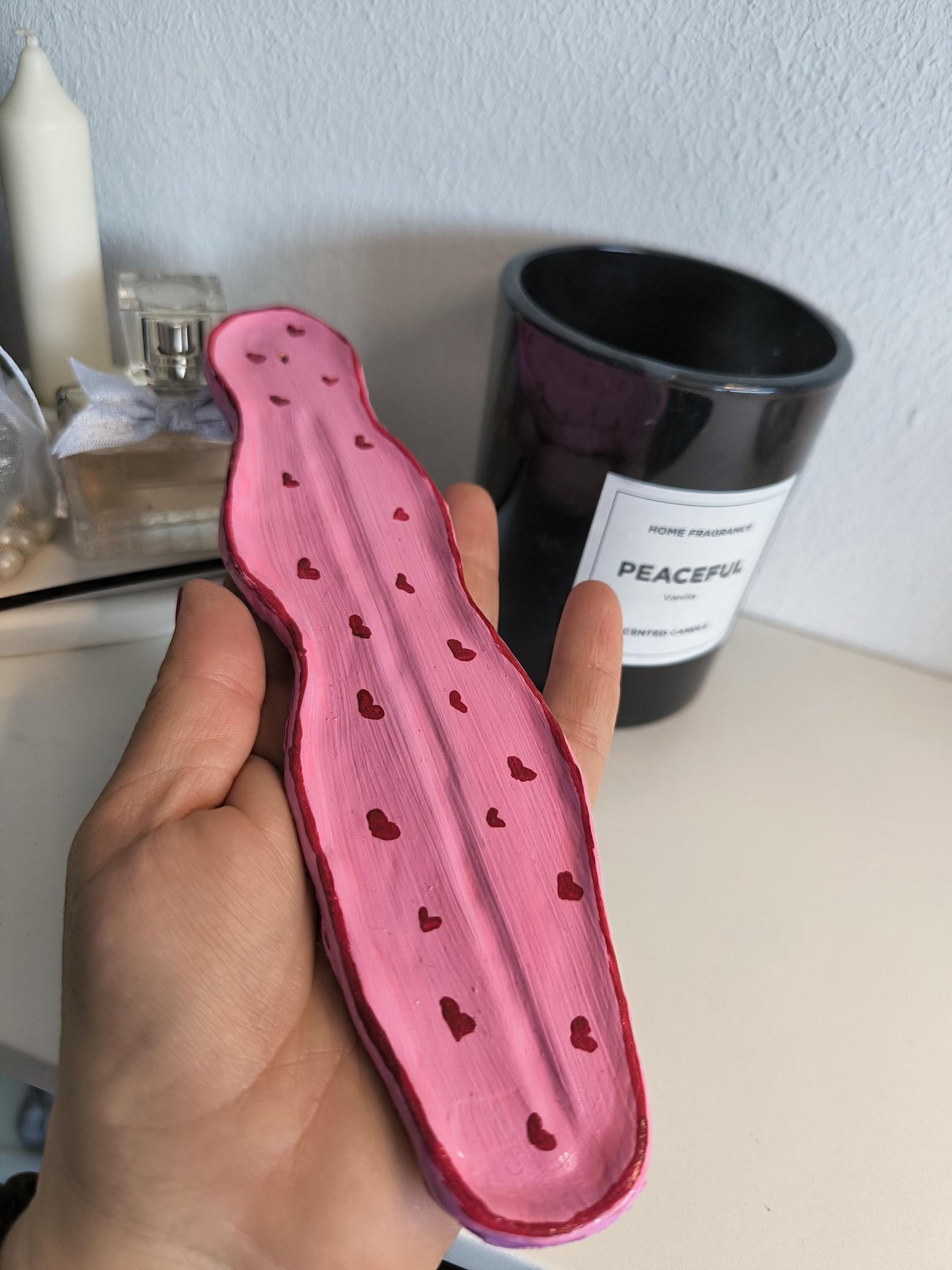 Handgemachter Räucherstäbchenhalter aus Ton – Pink mit Herzchen – Keramik Look – Unikat – Incense Holder – Boho Deko – Geschenk für Sie