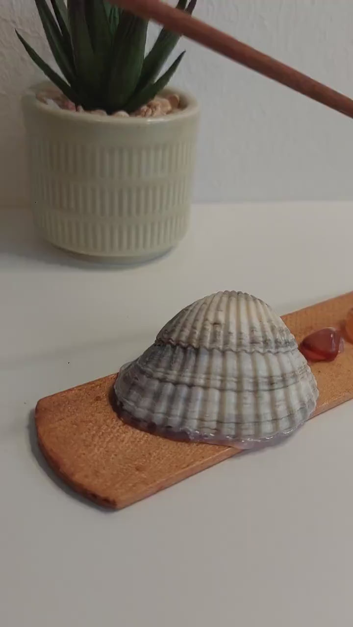 Handgemachter Räucherstäbchenhalter mit Muscheln & Chakra Edelsteinen – Boho Deko, Meditation, Yoga Zubehör, spirituelles Geschenk