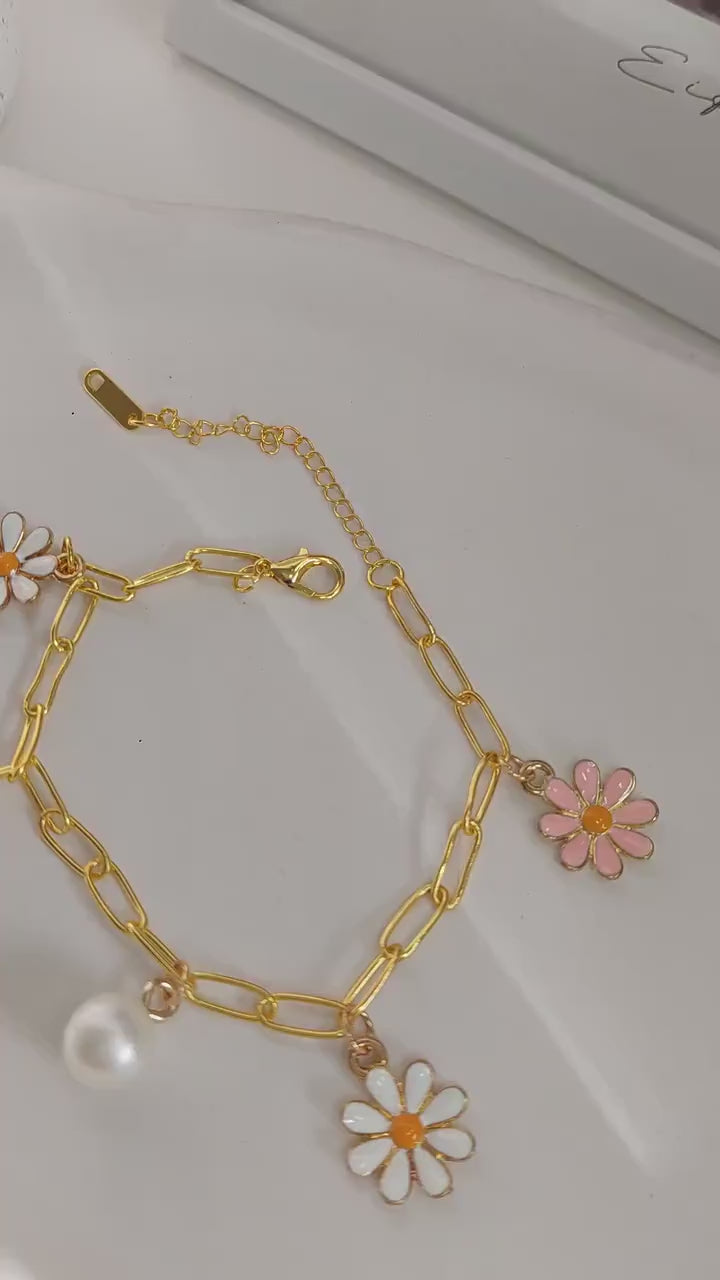 Goldenes Edelstahl Bettelarmband, Charm Bracelet mit Anhängern, Perlen, vergoldet, zeitloser Schmuck, Fruit, Flower, Butterfly, Gift for Her