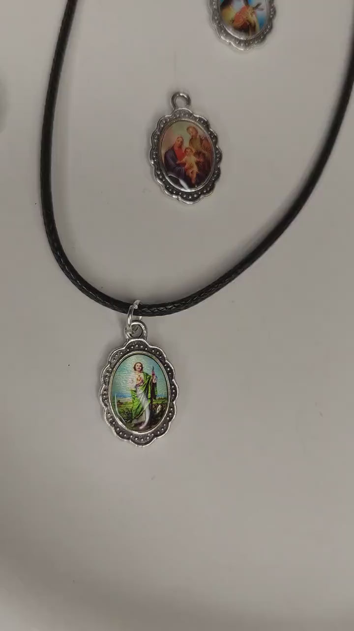 Religiöse Halskette mit Heiligen Anhänger – Maria / Jesus Kette Lederoptik - Christian - Boho - Spirituality - Prayer - Glaube -