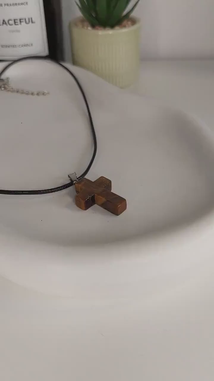 Tigerauge Kreuz Kette – Lederimitat Halskette mit Naturstein Kreuz Anhänger - Christian - Spirituality - Boho - Cross - Schutz - Erdung -