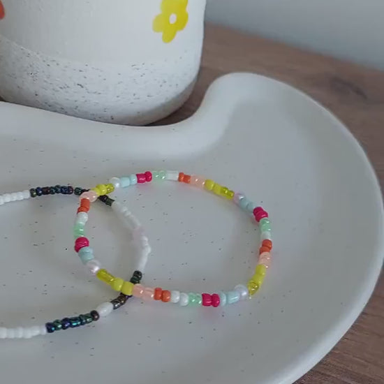 Perlenarmband bunt boho | Gummiband | Handmade Armband | Muschelperlen & Edelsteinakzente | zartes Armband | Geschenk für sie | individuell