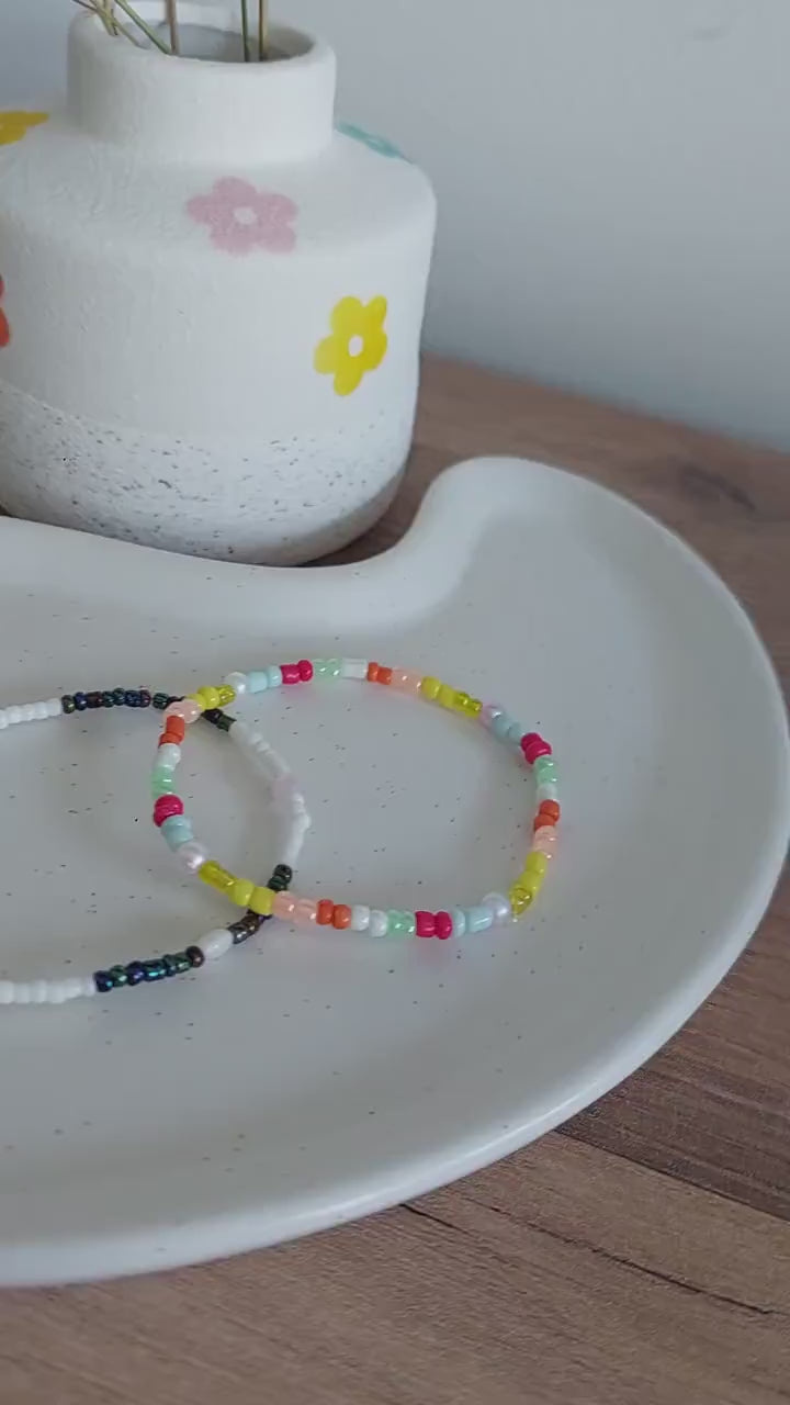 Perlenarmband bunt boho | Gummiband | Handmade Armband | Muschelperlen & Edelsteinakzente | zartes Armband | Geschenk für sie | individuell