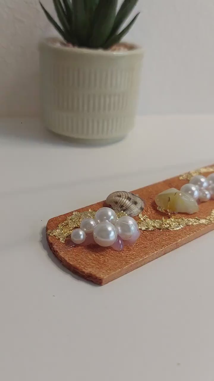 Handgemachter Räucherstäbchenhalter mit Selenit, Rosenquarz, Muscheln & Perlen – Boho Deko, Meditation, spirituelles Geschenk