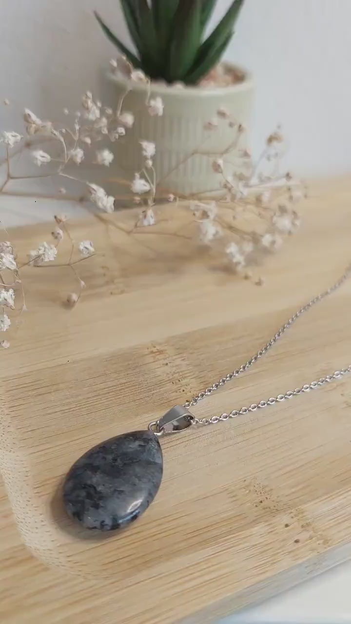 Larvikit Kette Wassertropfen – Schutzstein Halskette, Naturstein Schmuck, Heilstein Geschenk für Sie, Lederband, Edelstahlkette, Stainless