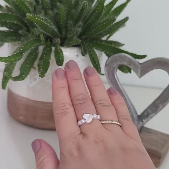 Perlenring Boho | Schlichter Ring Weiß Beige | Unisex Gummiband Ring | Goldener Modeschmuck | Muschelperlen Ring Handmade