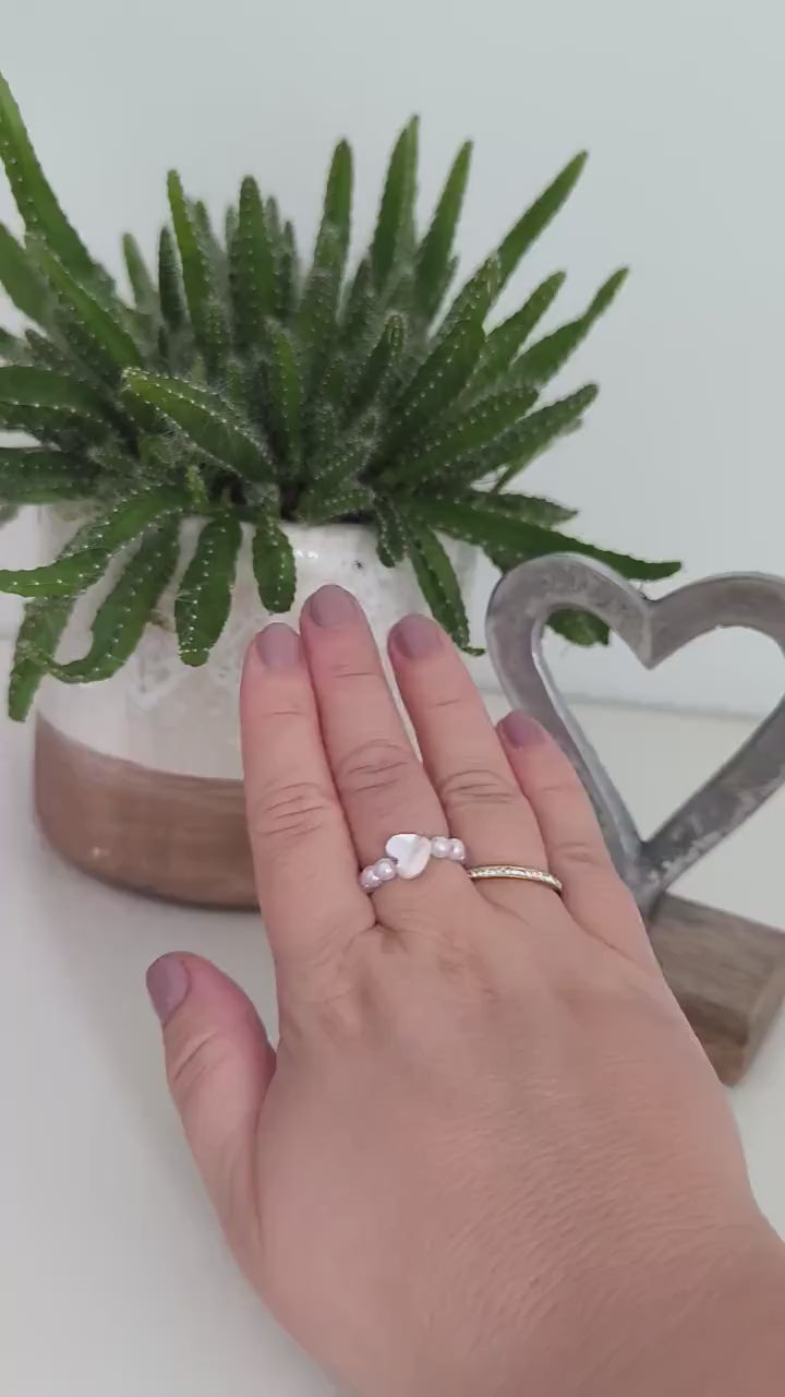 Perlenring Boho | Schlichter Ring Weiß Beige | Unisex Gummiband Ring | Goldener Modeschmuck | Muschelperlen Ring Handmade
