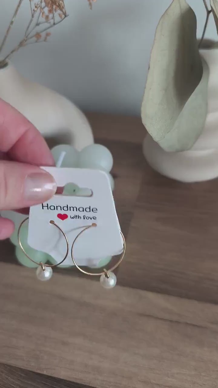 Elegante Perlenohrringe – Edelstahl 14k vergoldet | Creolen Stecker mit Perlenanhänger | minimalistischer Schmuck | Geschenk für Frauen