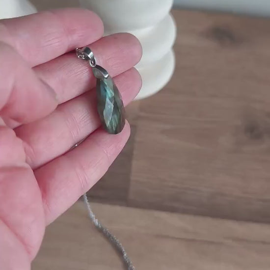 Edelstahl-Halskette mit Edelstein Anhänger, Aquamarin, Tigerauge, Labradorit, geschliffen, Boho, Modern, Geschenk für Sie, Stainless Steel