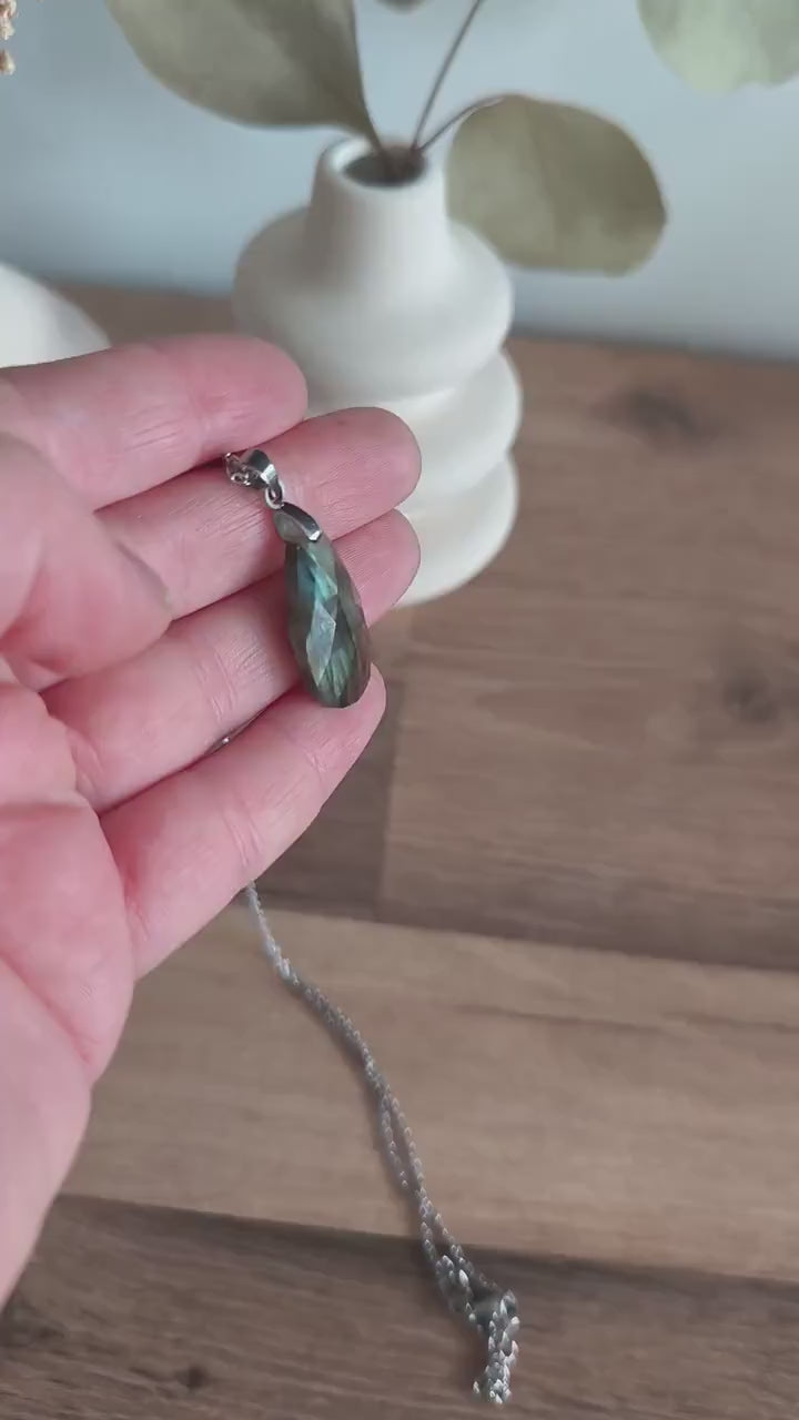 Edelstahl-Halskette mit Edelstein Anhänger, Aquamarin, Tigerauge, Labradorit, geschliffen, Boho, Modern, Geschenk für Sie, Stainless Steel