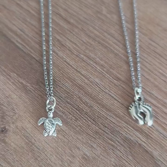 Silberne Edelstahl Halskette – Lebensbaum, Schildkröte oder Babyfüße Anhänger | versilbert, Edelstahlkette, zart, Geschenkidee | Stainless