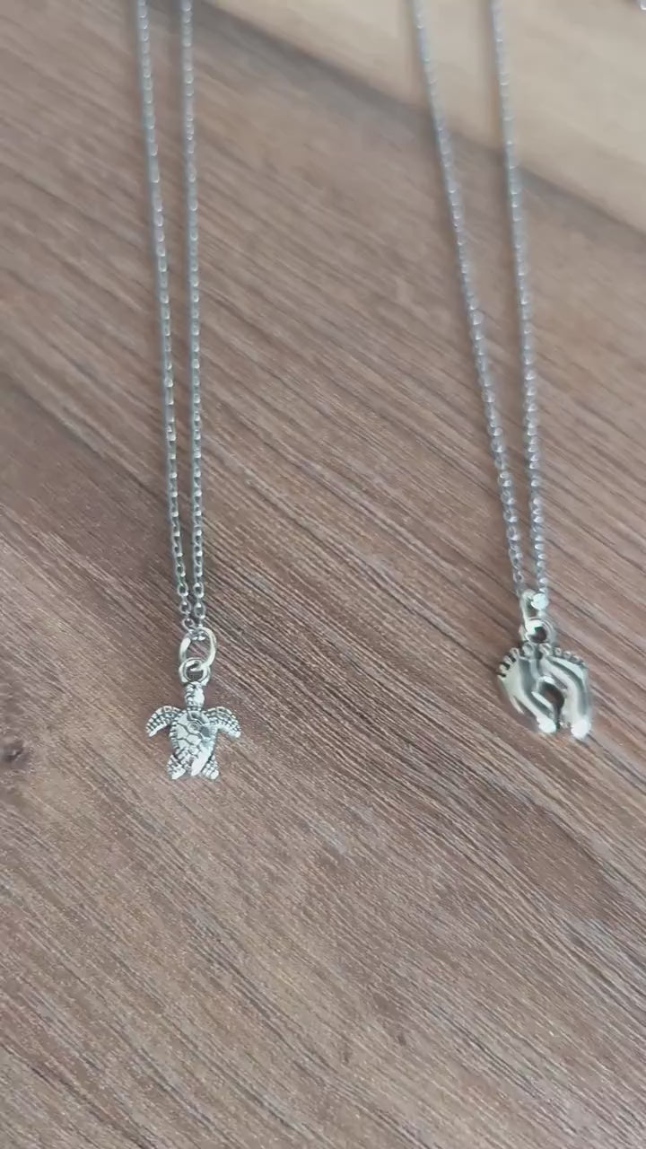 Silberne Edelstahl Halskette – Lebensbaum, Schildkröte oder Babyfüße Anhänger | versilbert, Edelstahlkette, zart, Geschenkidee | Stainless