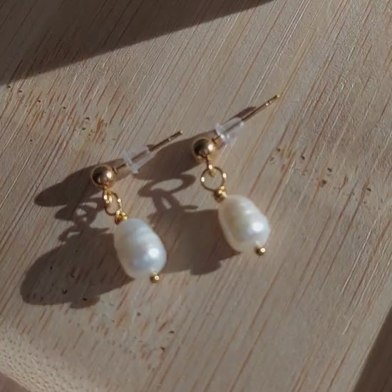 Elegante Süßwasserperlen Ohrringe Gold – Minimalistische Tropfen | Echtperlen | Geschenk für Frauen | Handmade Boho  | Wasserfeste Stecker