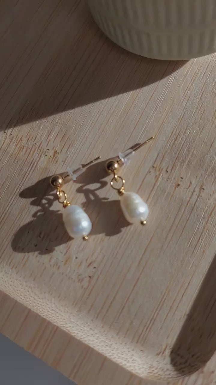 Elegante Süßwasserperlen Ohrringe Gold – Minimalistische Tropfen | Echtperlen | Geschenk für Frauen | Handmade Boho  | Wasserfeste Stecker