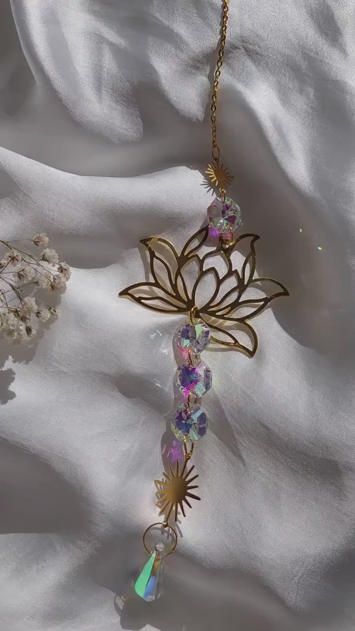 Lotus Suncatcher Gold oder Silber – Kristall Lichtfänger mit Regenbogen Effekt – Spirituelle Fenster Deko, Sonnenfänger für positive Energie