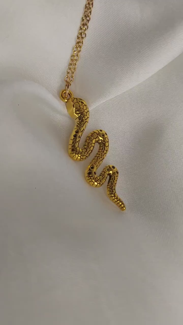 Goldene Schlangen Kette – Symbol für Transformation & feminine Kraft | Edelstahl vergoldet | Spiritueller Schmuck Minimalistische Halskette