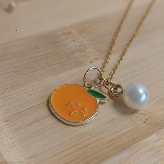 Goldene Edelstahlkette mit Orange Anhänger & Perle – Fruit Jewelry, Sunny Autumn Necklace, Gold Necklace, Orange Pendant, Gift for Her