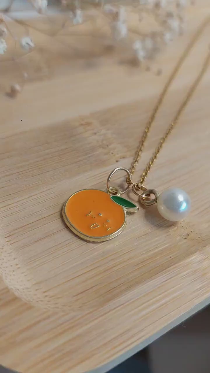 Goldene Edelstahlkette mit Orange Anhänger & Perle – Fruit Jewelry, Sunny Autumn Necklace, Gold Necklace, Orange Pendant, Gift for Her