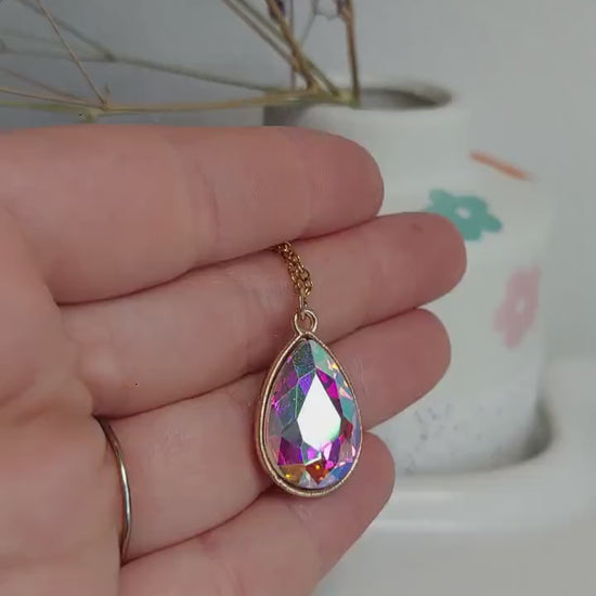 Vergoldete Edelstahlkette mit Tropfenanhänger – Blau, Beige oder Regenbogen – Glasstein, minimalistischer Schmuck, Geschenk für Frauen