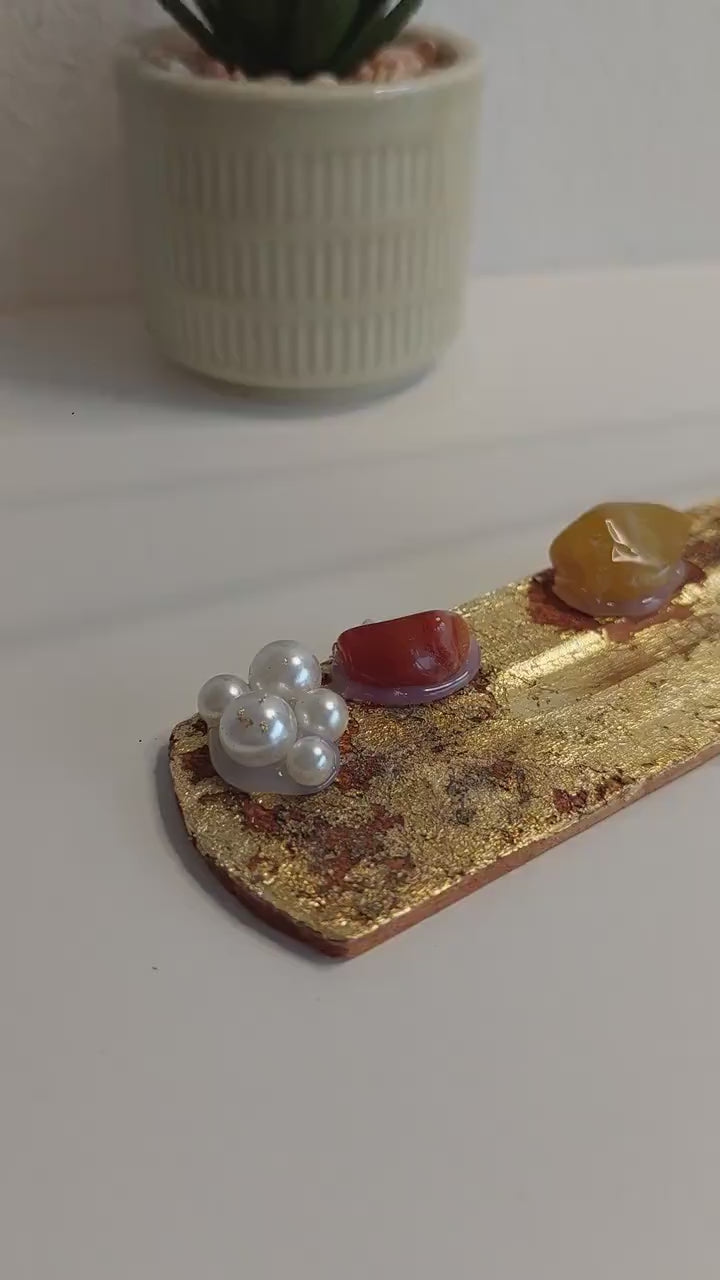 Handgemachter Räucherstäbchenhalter mit Muscheln,Perlen & Chakra Edelsteinen – Boho Deko, Meditation, Yoga Zubehör, spirituelles Geschenk